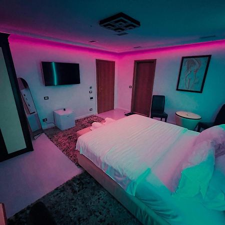 Hotel Rosa Blu Tirana Buitenkant foto