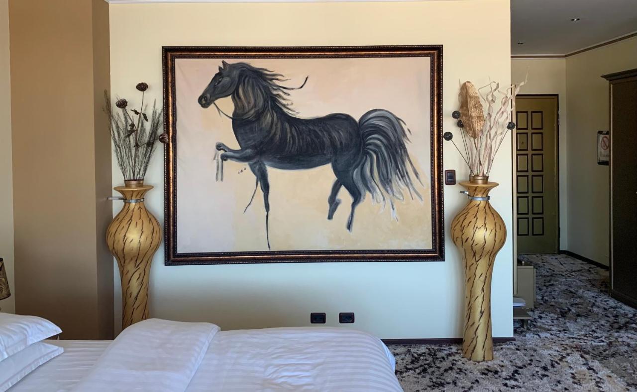 Hotel Rosa Blu Tirana Buitenkant foto