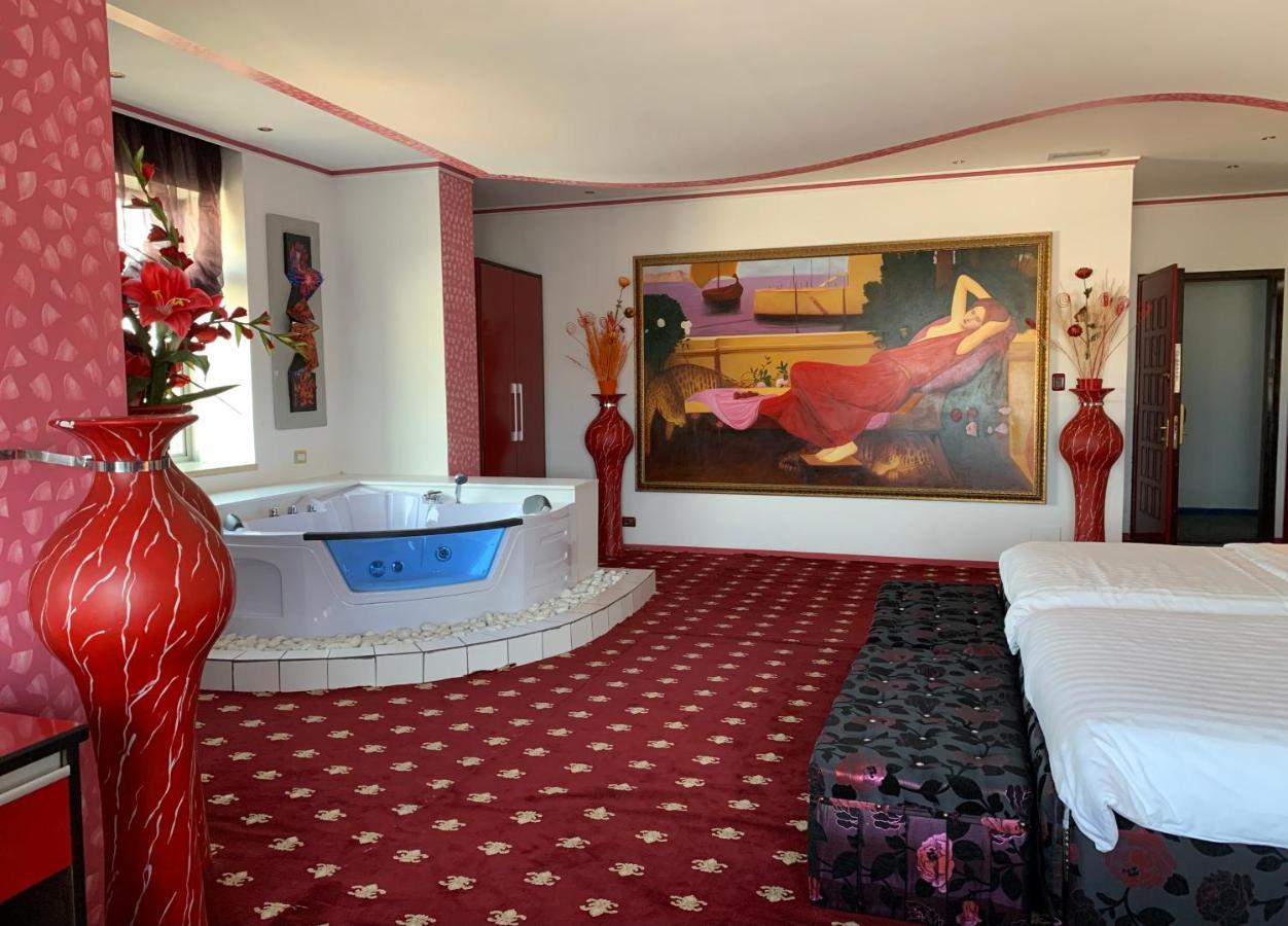 Hotel Rosa Blu Tirana Buitenkant foto