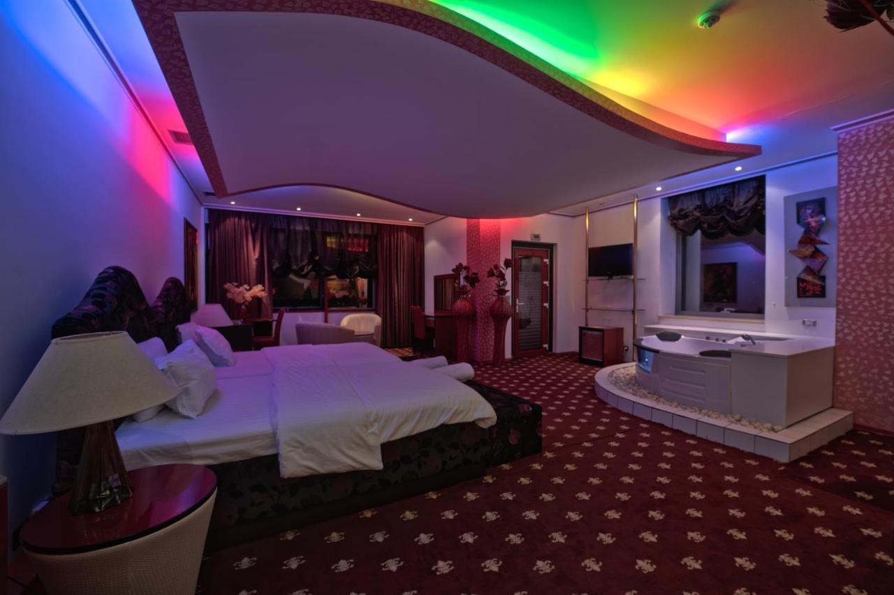 Hotel Rosa Blu Tirana Buitenkant foto