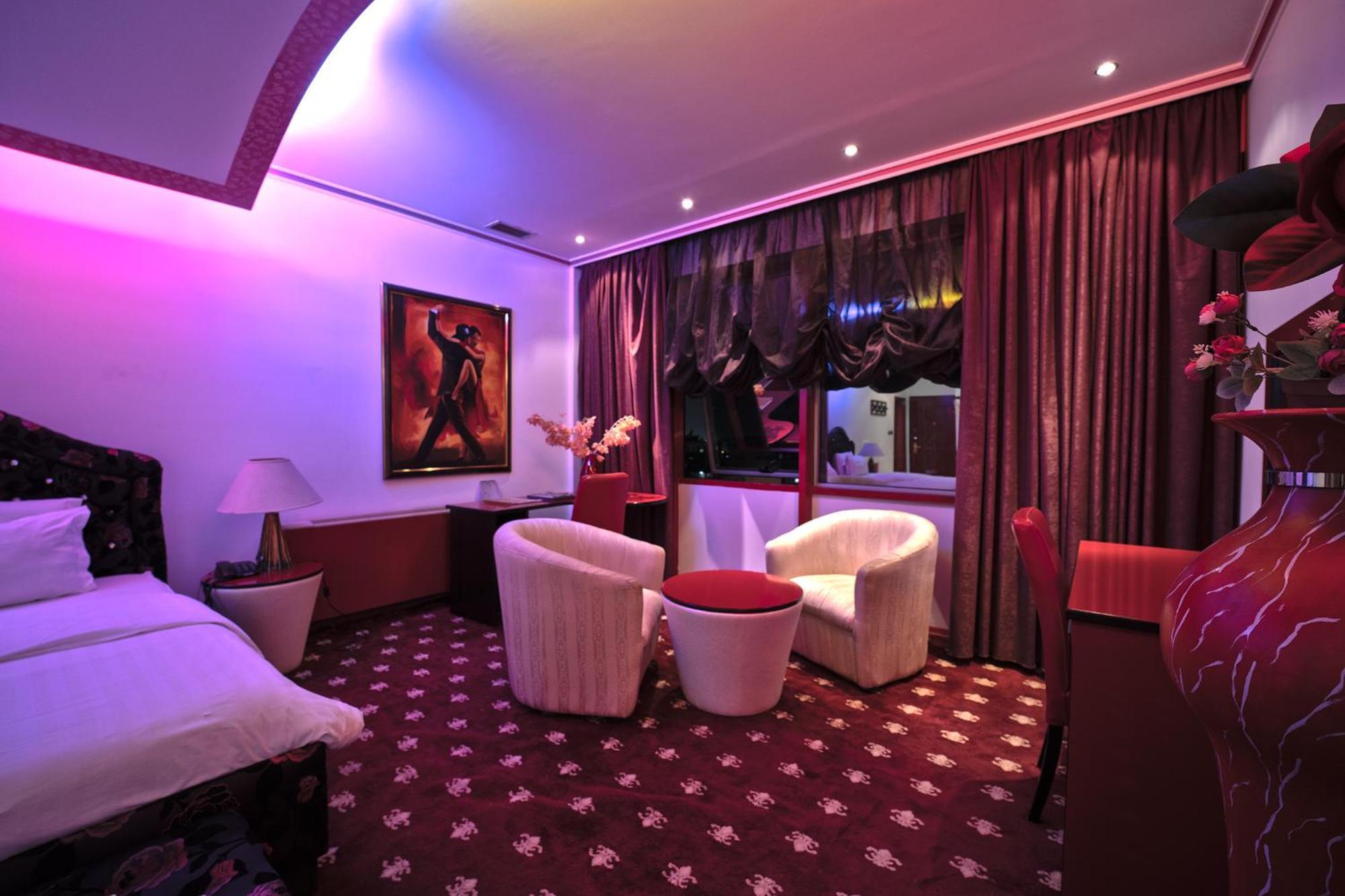 Hotel Rosa Blu Tirana Buitenkant foto
