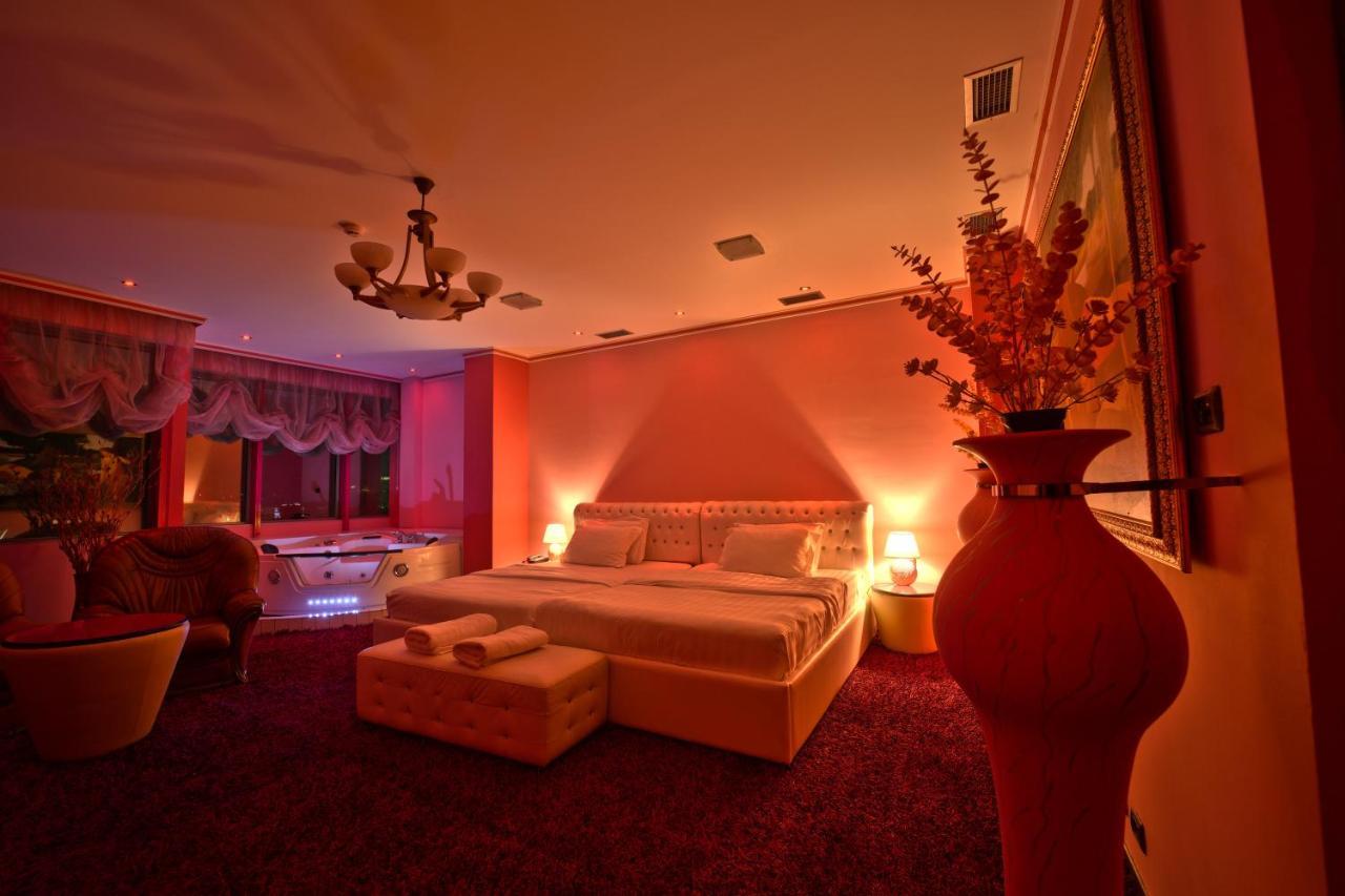 Hotel Rosa Blu Tirana Buitenkant foto