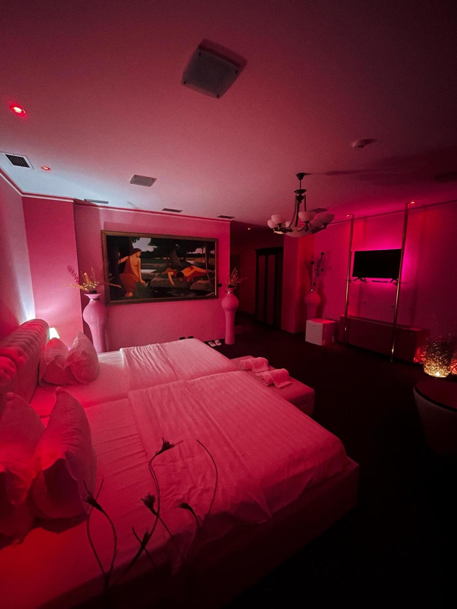 Hotel Rosa Blu Tirana Buitenkant foto